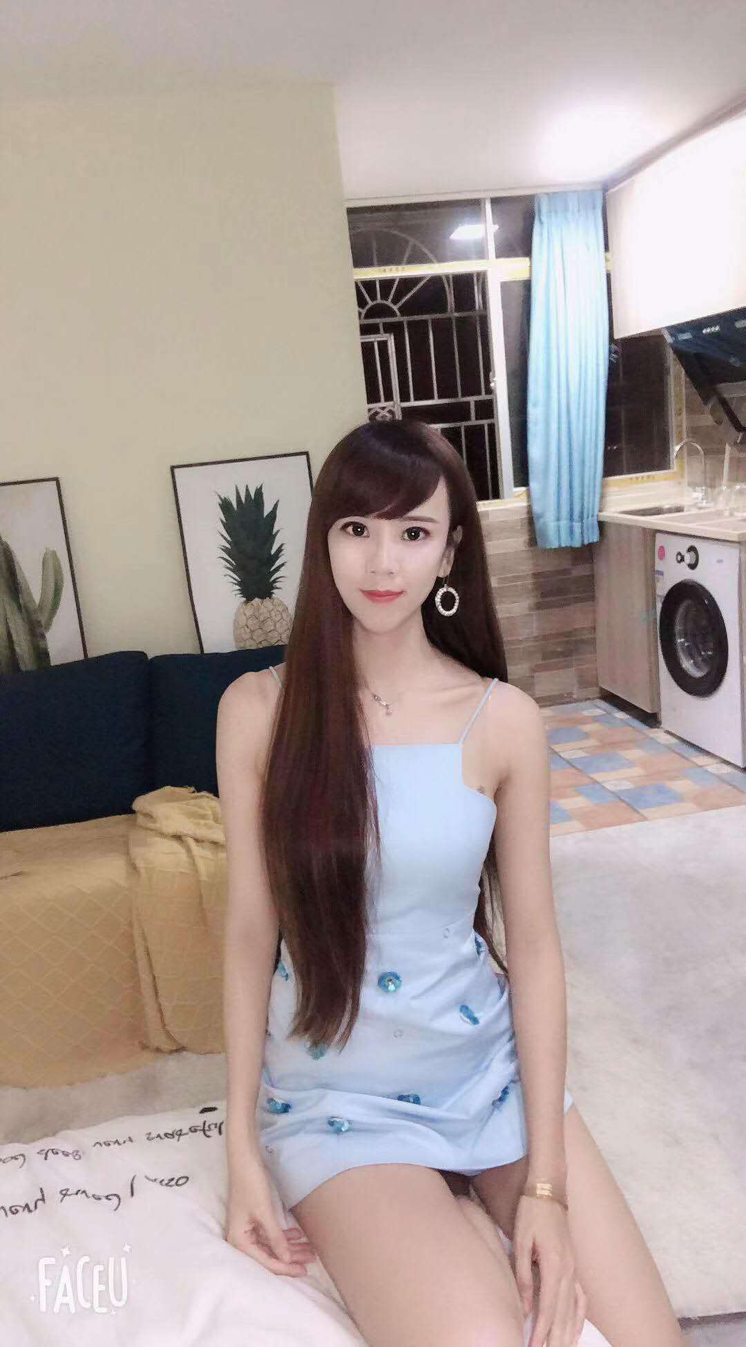 身高高挑性感的飞儿，身材好，颜值也行