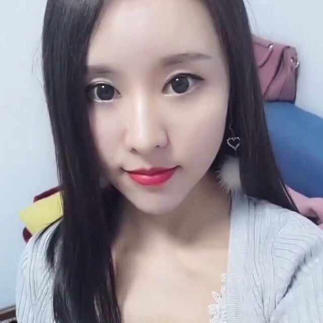 颜值不错，爱爱时很用力的妮妮