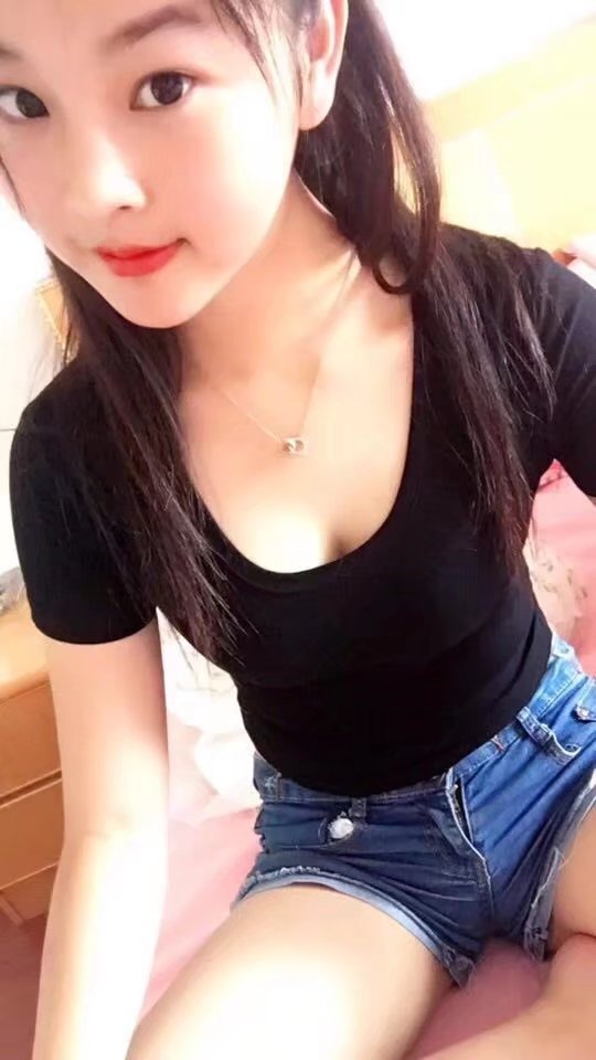 可爱的丝袜妹子小思思，很销魂