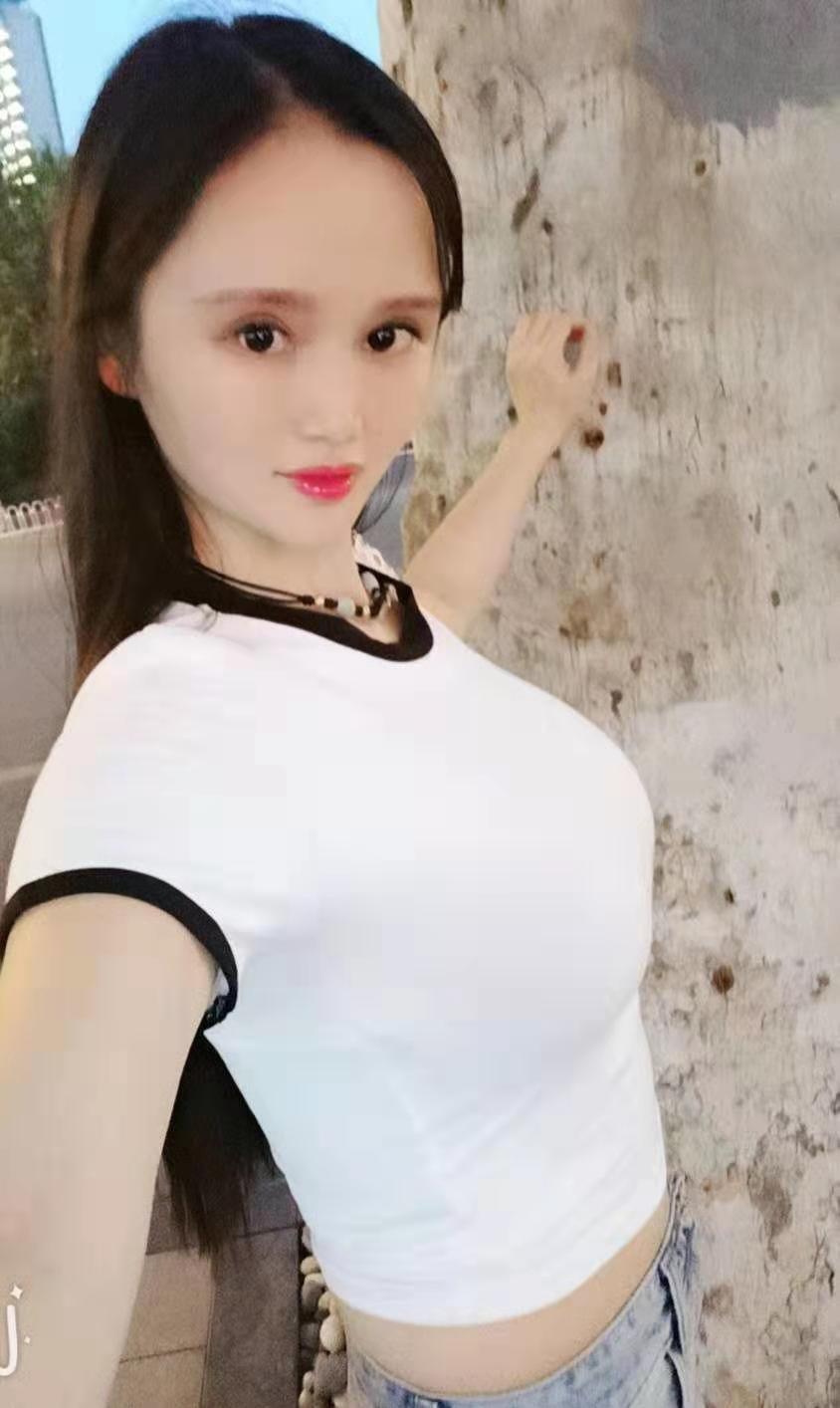 双粉97年妹子，胸大身材棒