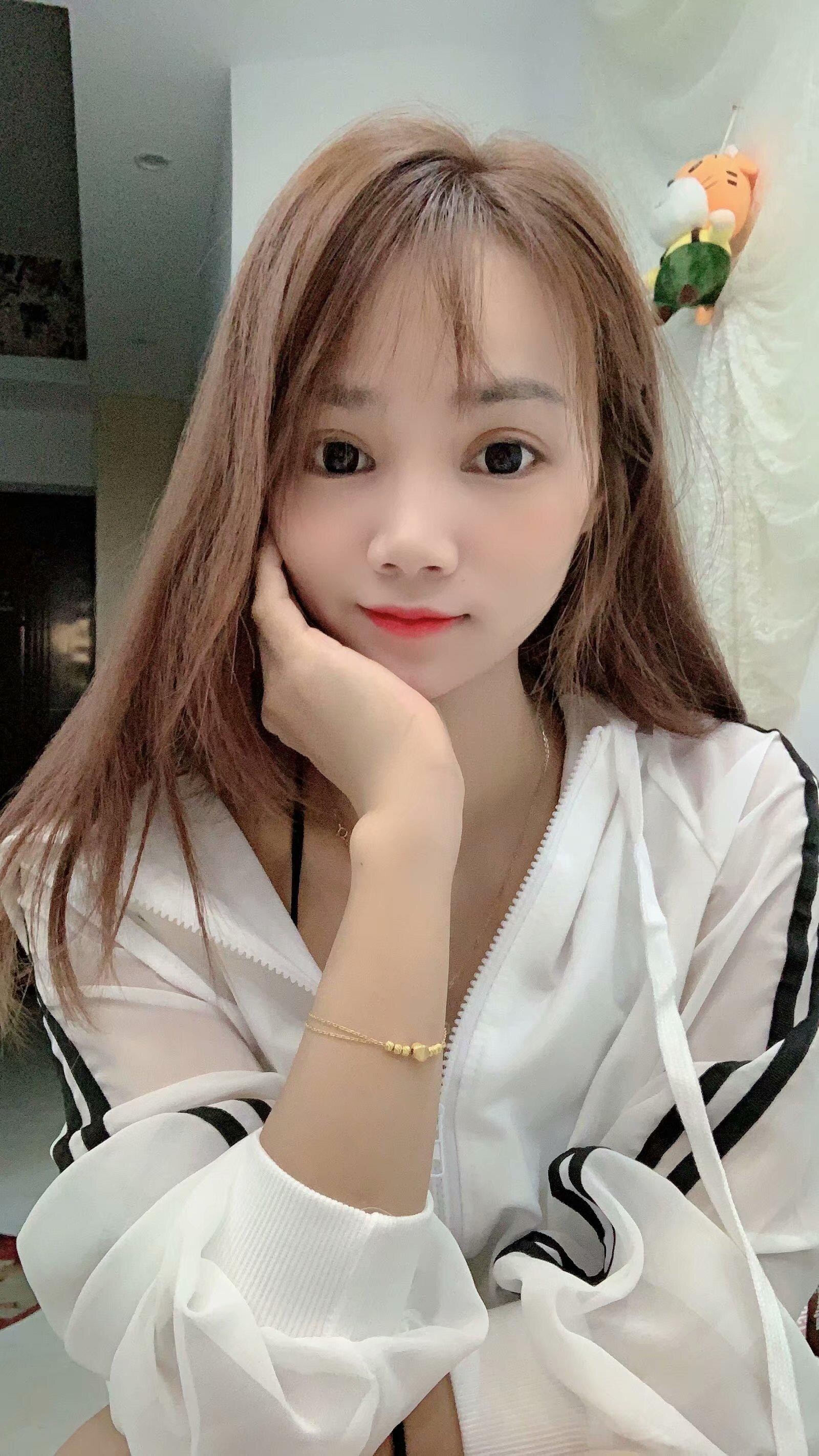 气质，身材好，不胖，完美