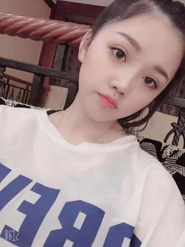 颜值温柔的小丫头，调皮又性感