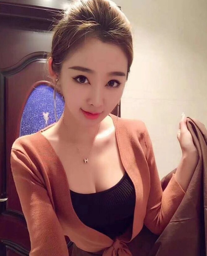 放得开的萌妹子，身材好，很爽