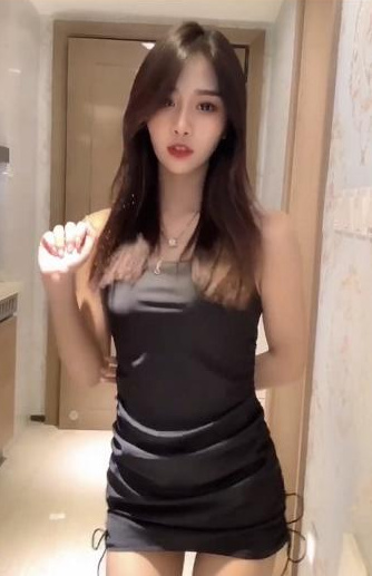 顶级身材，面容漂亮的小静静