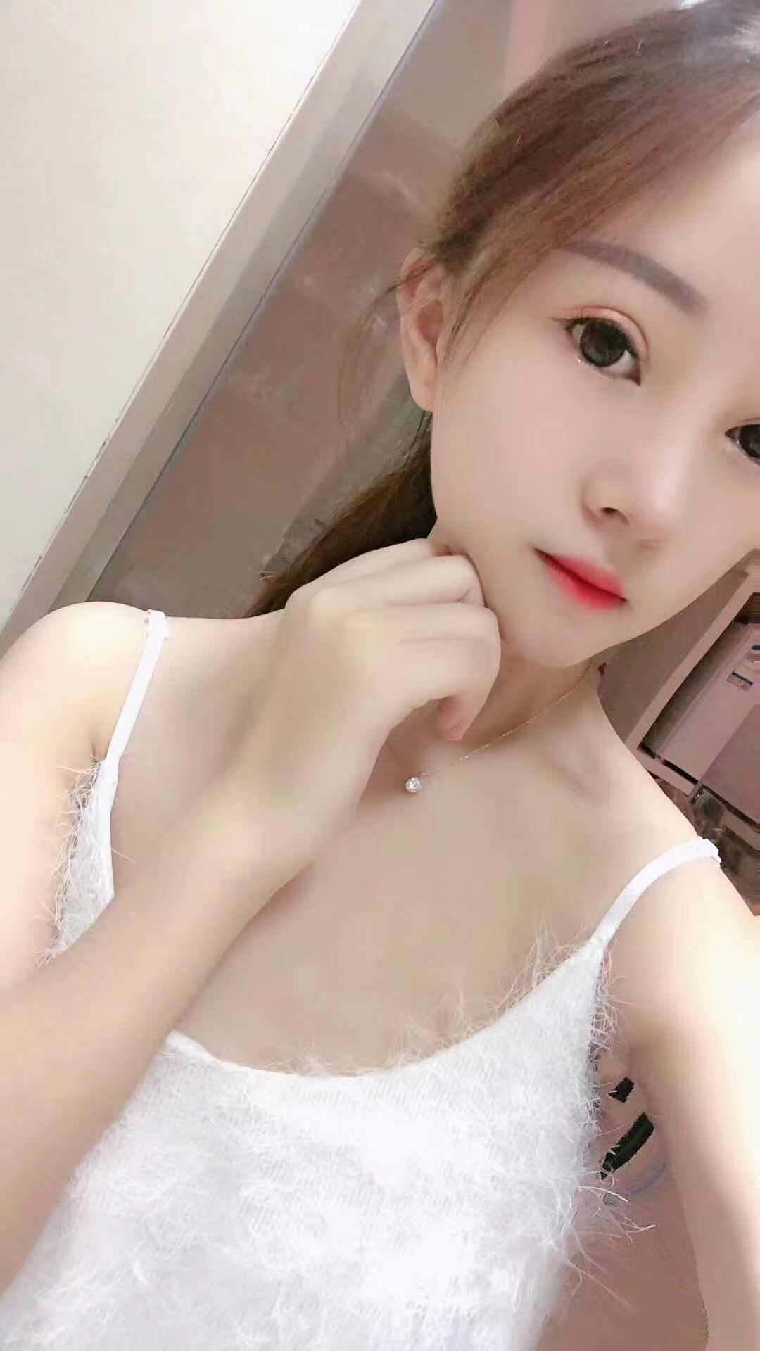 清秀的上门美女，长相好，身材棒
