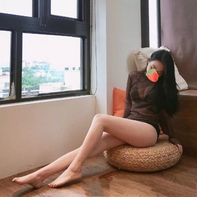 性感的大长腿妹子，温柔有魅力