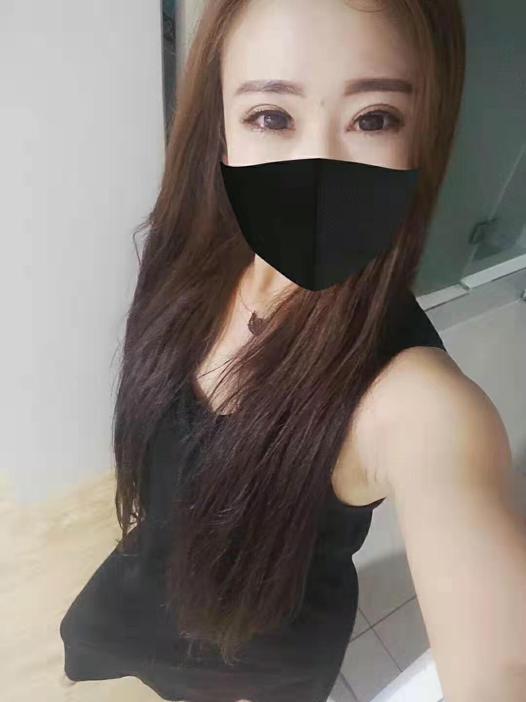 长发妹子，身材一级棒，很会挑逗人