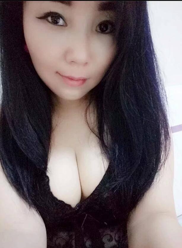 验证的美艳少妇，奶凶奶凶的