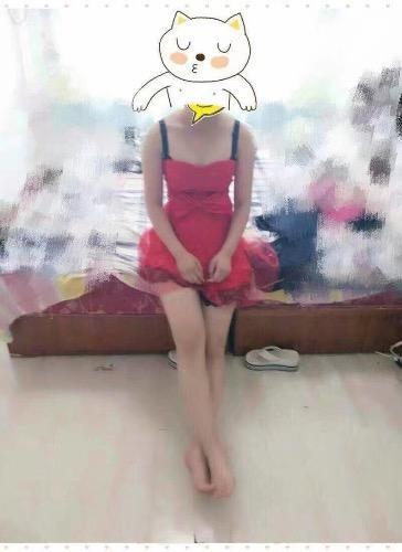 小巧精致型的美腿妹子，很性感