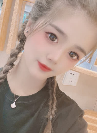 皮肤好，颜值赞的，双马尾泡泡妹妹