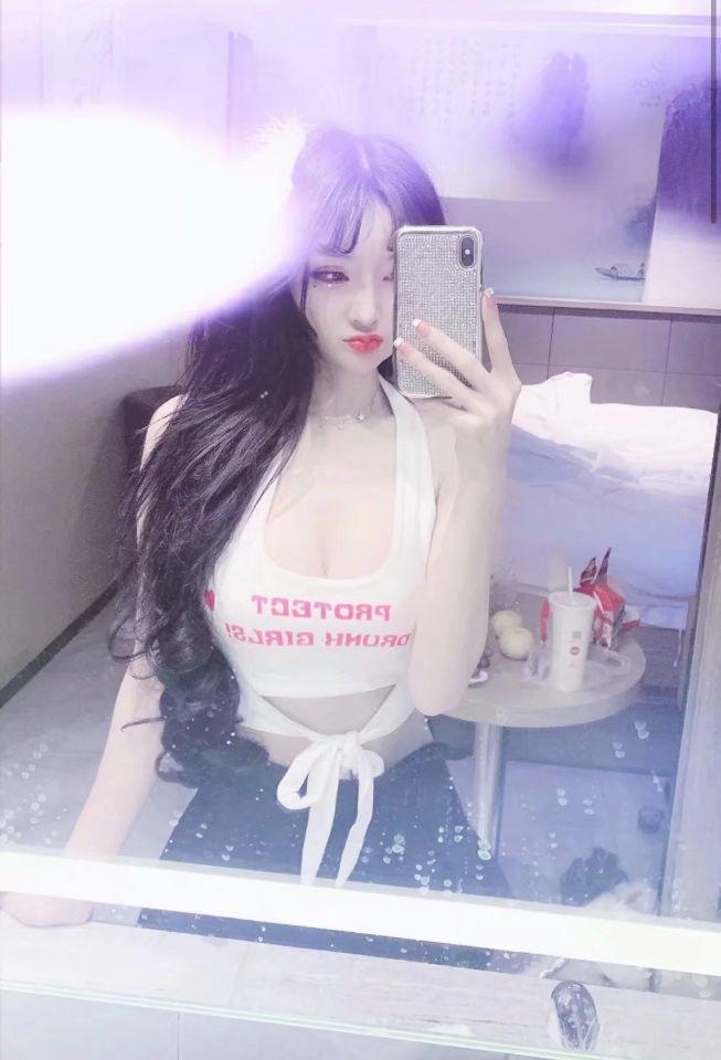 年轻，性感的大胸女，活又好