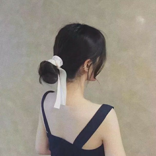 娇小的性感妹儿，抱着做很爽