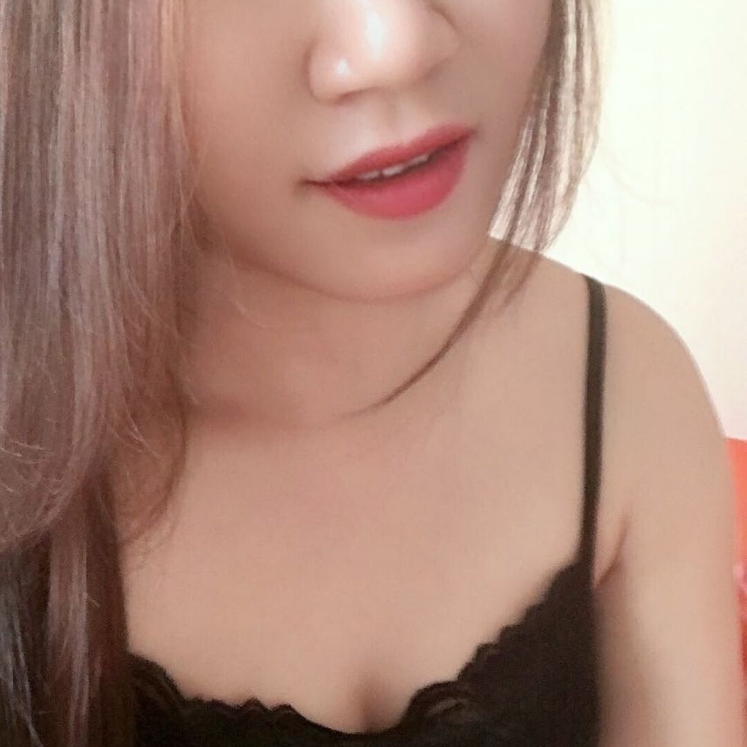 丰满型的居家女子，乖巧听话