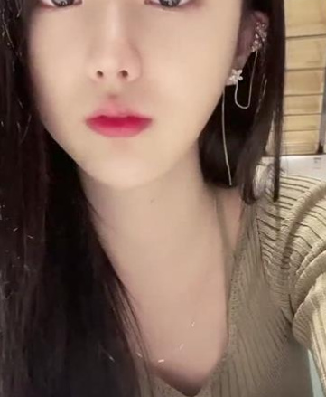 纯情小女生，身材苗条，做起来很爽
