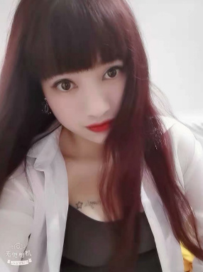 漂亮美女，白嫩光滑，口的很爽