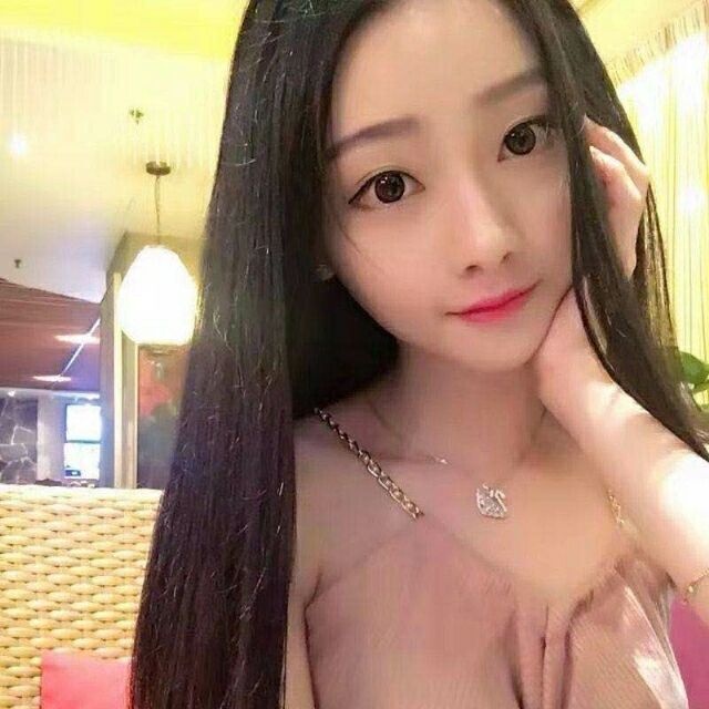 充满诱惑气息的年轻妹子，温柔可爱
