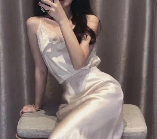 身材好，妖娆的风骚嫩妹