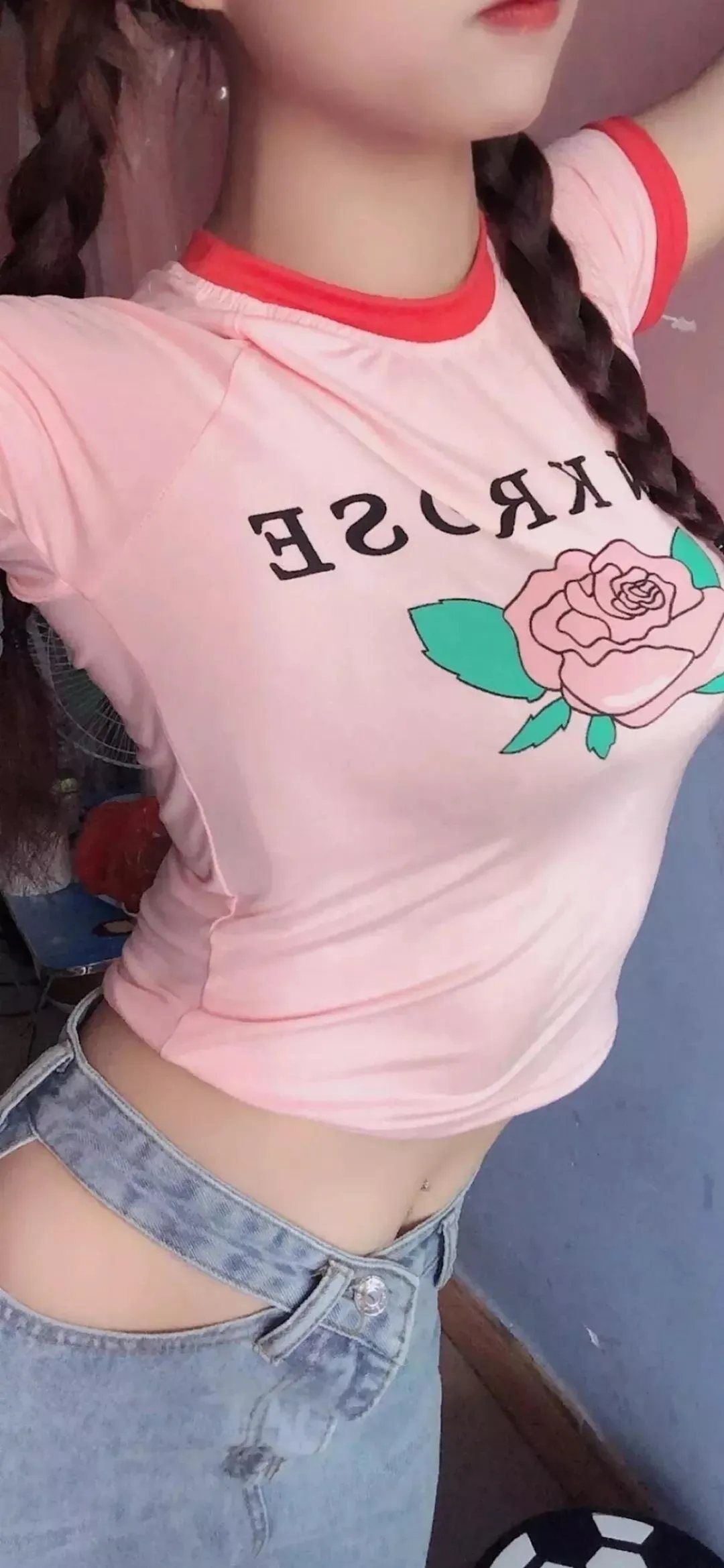 火辣的身材胸部很大，又嫩，够爽