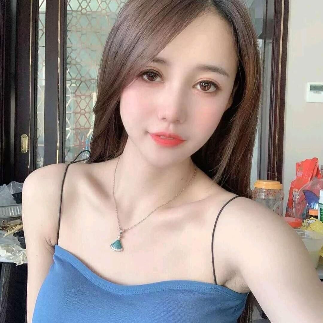 白皙皮肤，披肩长发，独特的温柔与服务