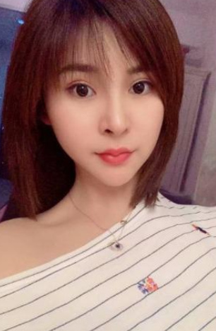 制服诱惑妹子，长得还行