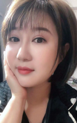 38F娇嫩妹子，很会玩