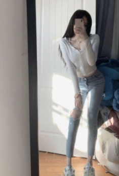 上凸下翘，服务超赞的妖娆女人