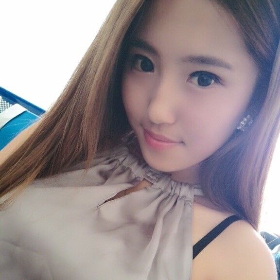 长相在线的性感妹子，年轻就是好