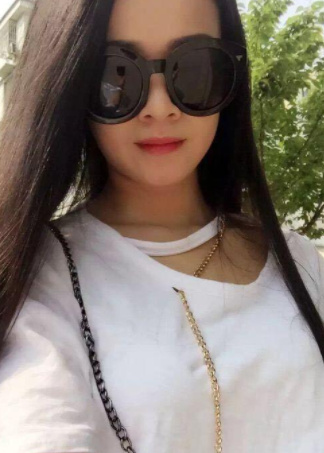 体验兼职平面模特，身材前凸后翘