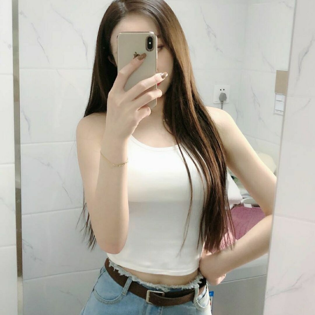 身材凸显，胸也不小，大长腿，后入爽