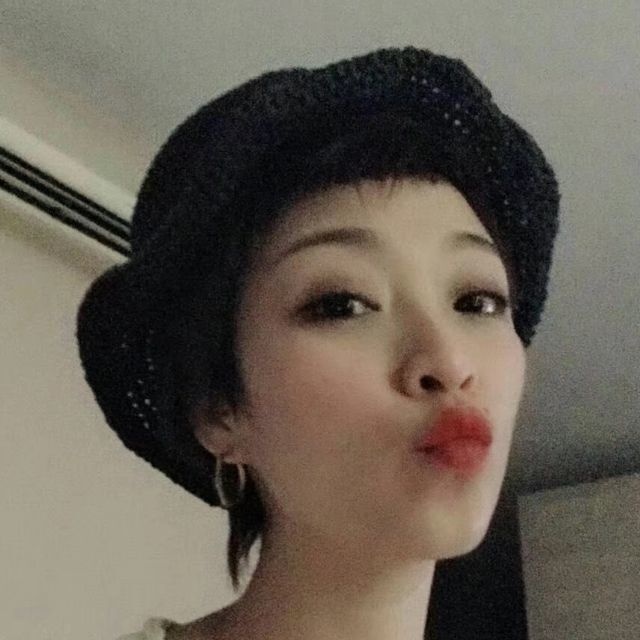 短发翘臀妹丸子，性感萌妹子