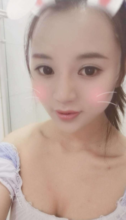 万种风情的兼职妹子，活泼可爱