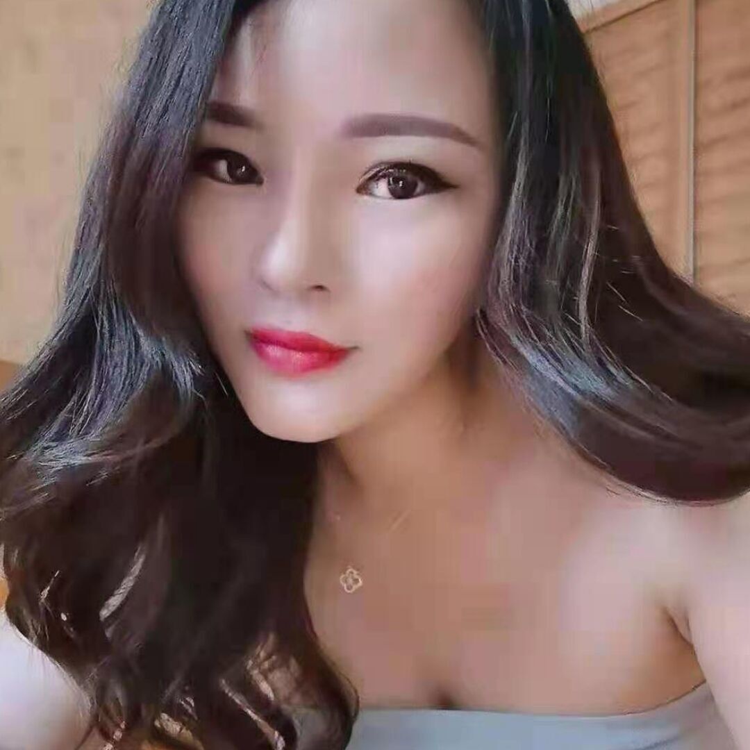 新人笑笑肤白貌美，值得体验