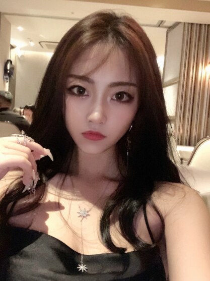 妙龄姑娘，嫩皮肤光滑，温柔如水