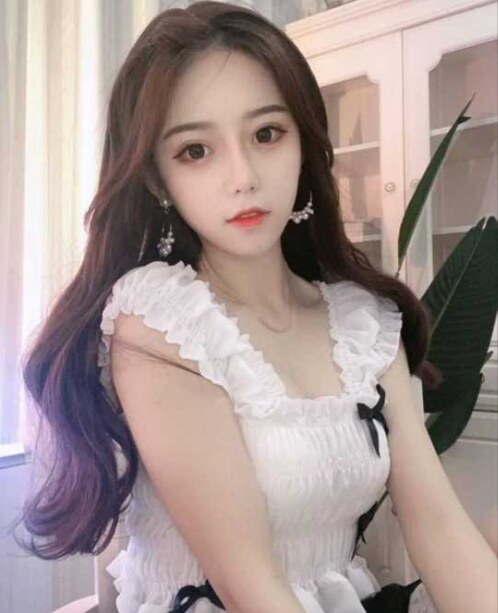 年轻甜美肤白身材好，性格热情态度好