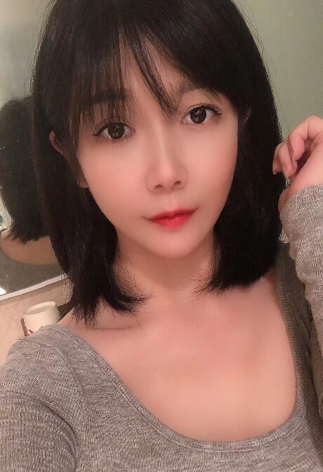 长的还不错的一个兼职妹子