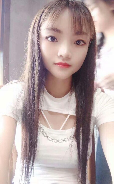 很漂亮的兼职小妹子