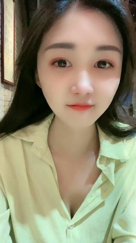 身材不错，奶子又挺的妹子
