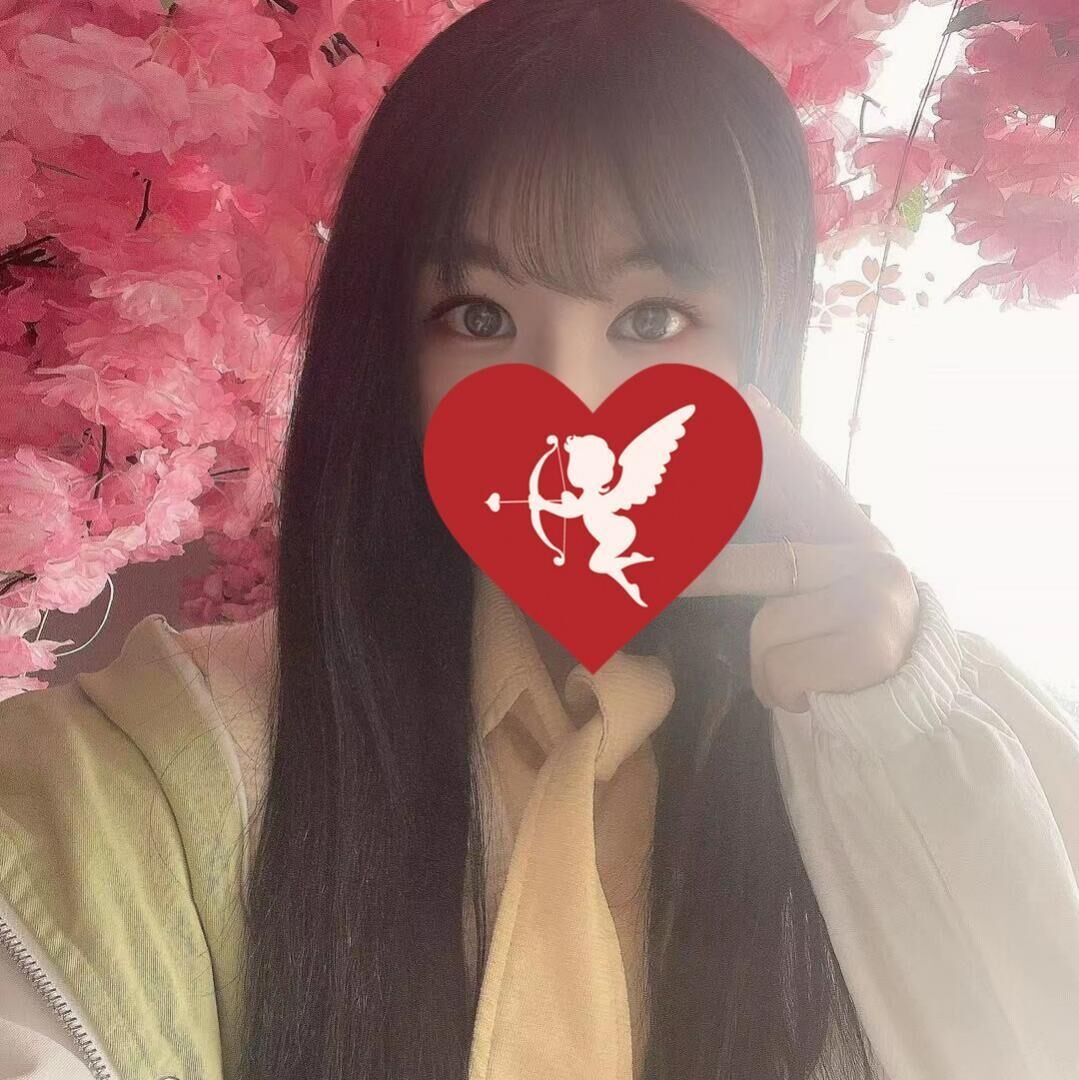 青涩的妹子，相貌好，身材也不错