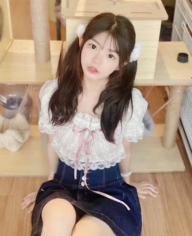 肤白貌美小萝莉，非常可爱