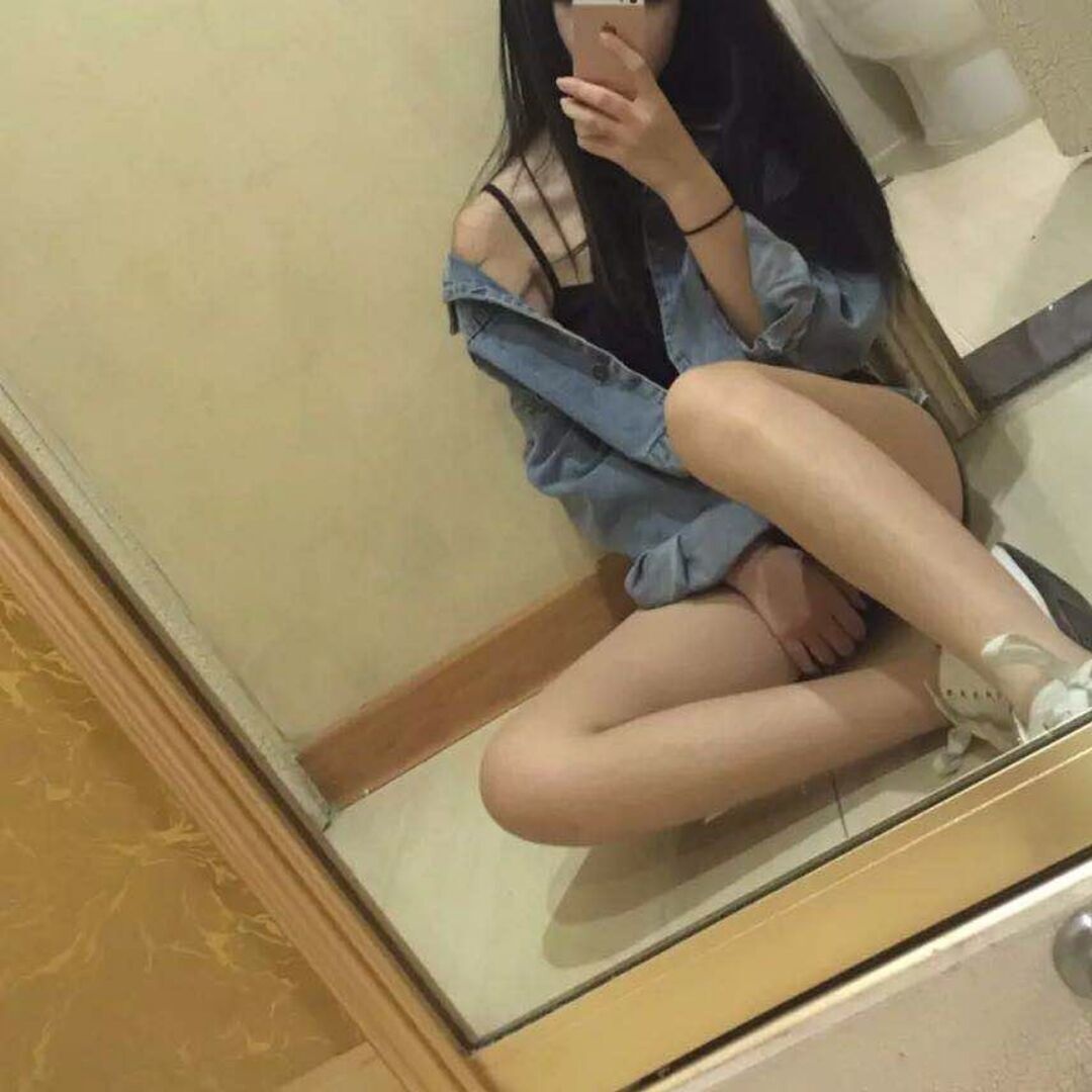 口活很赞，下面很紧的小姐姐