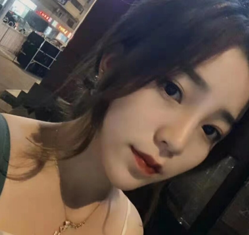 颜值身材都不错的骨感妹子