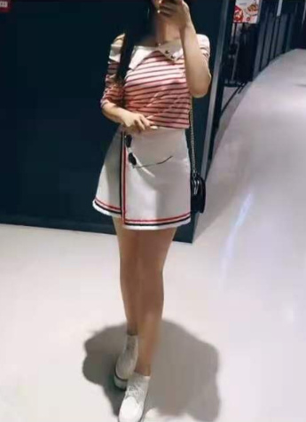 服务还可以的性感妹子，腿长胸大