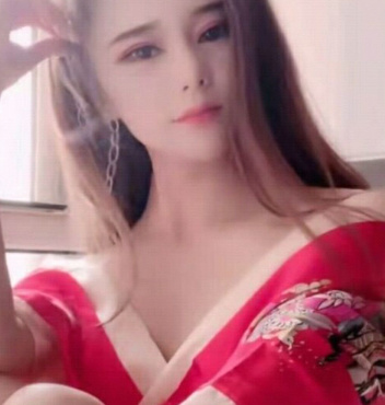 丰满少妇，颜值也还可以