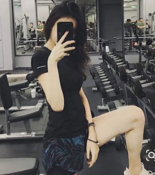 发现一个颜值不错的妹子