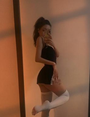 性感撩人的妹子，颜值还可以
