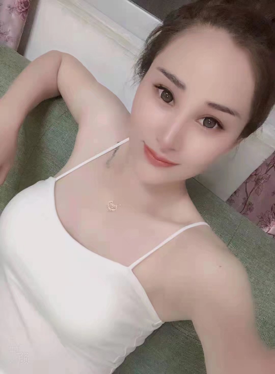 大学大奶学生妹，身材好温柔，主动