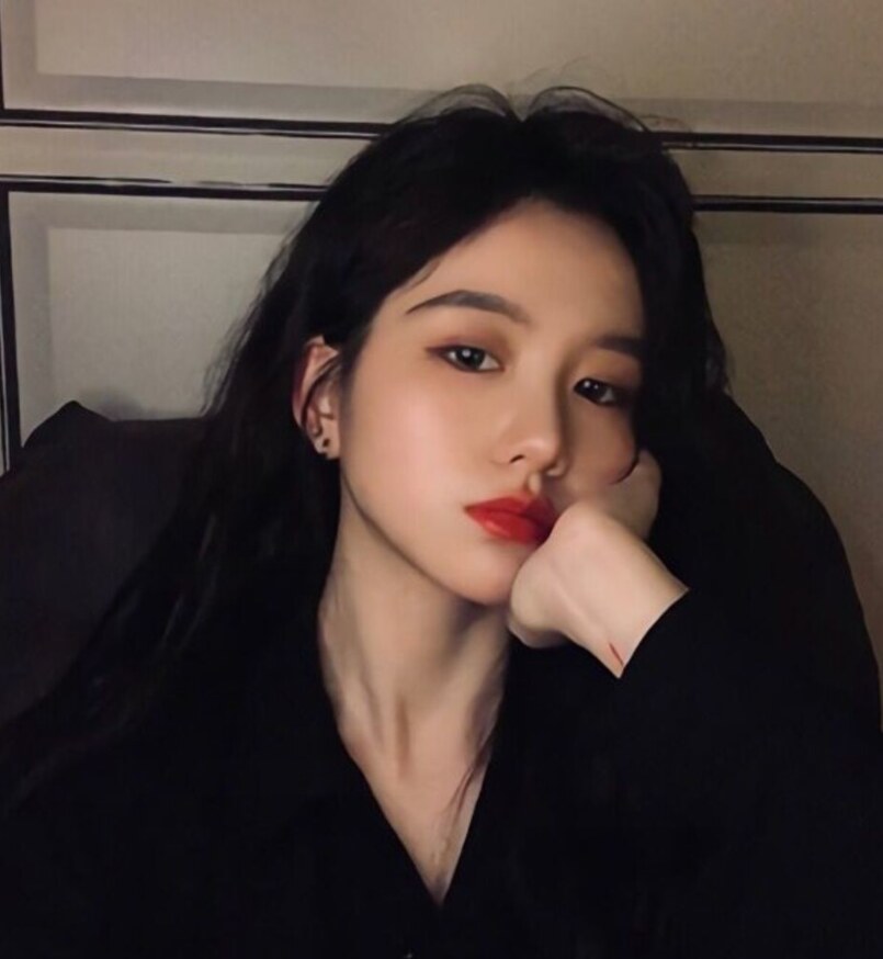 长腿学生妹，长相也不错