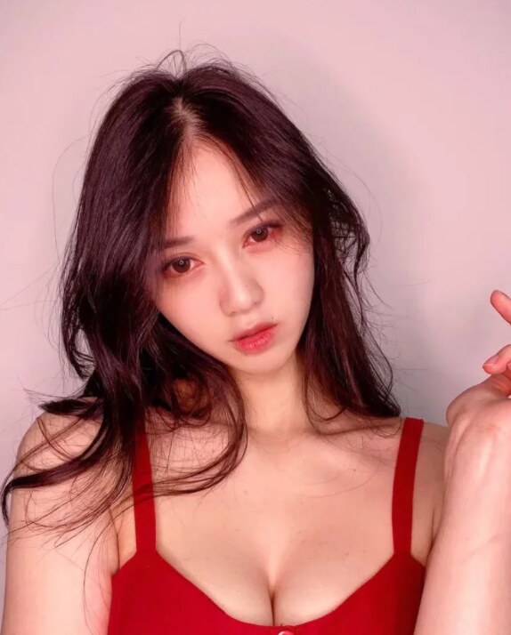 奶大,纯天然，身材好，服务爽