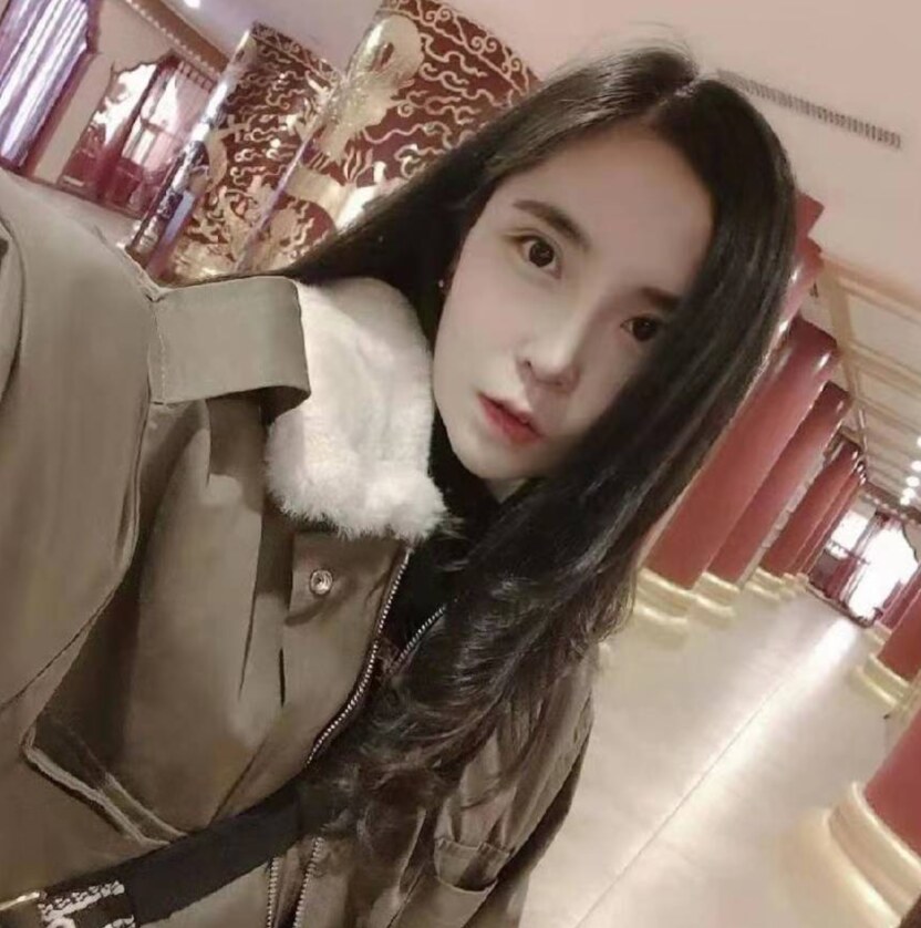 肤白貌美、粉嫩的小姐姐