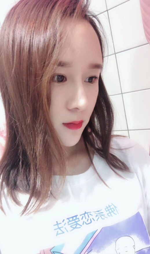 技术一流，口活很棒的小美妞